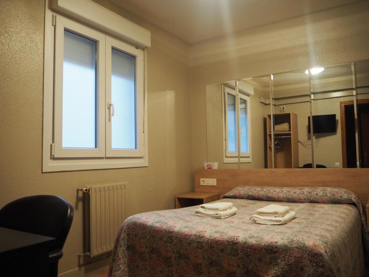 Hostal Acella Pamplona Dış mekan fotoğraf